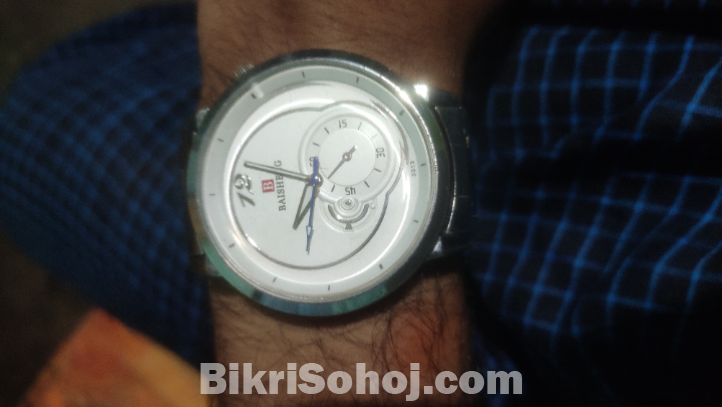 দুইটা ঘড়ি একসাথে বিক্রি করব